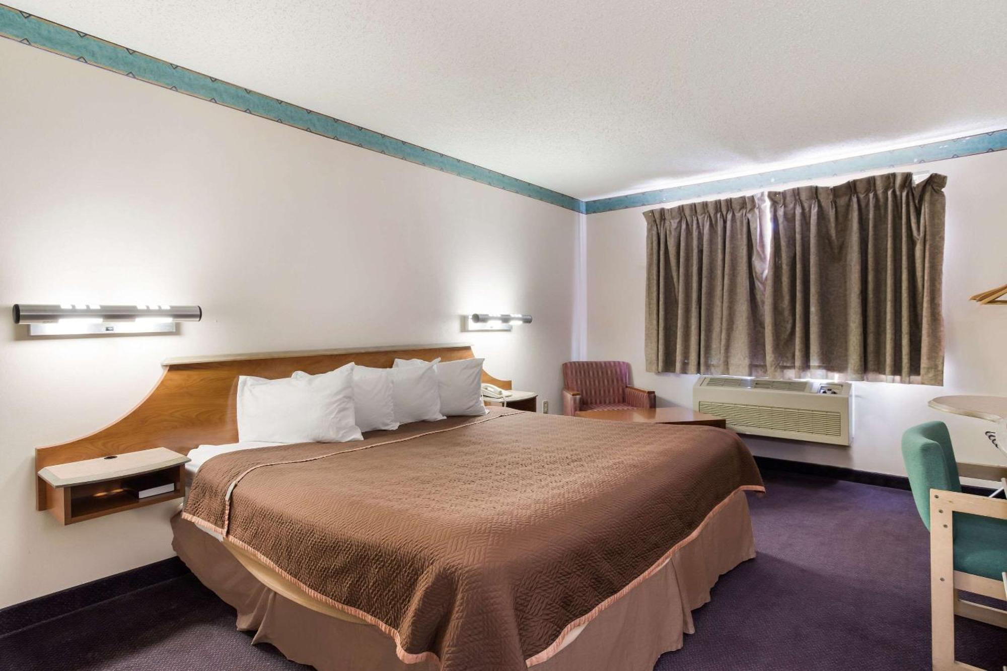 Rodeway Inn Гэллап Экстерьер фото